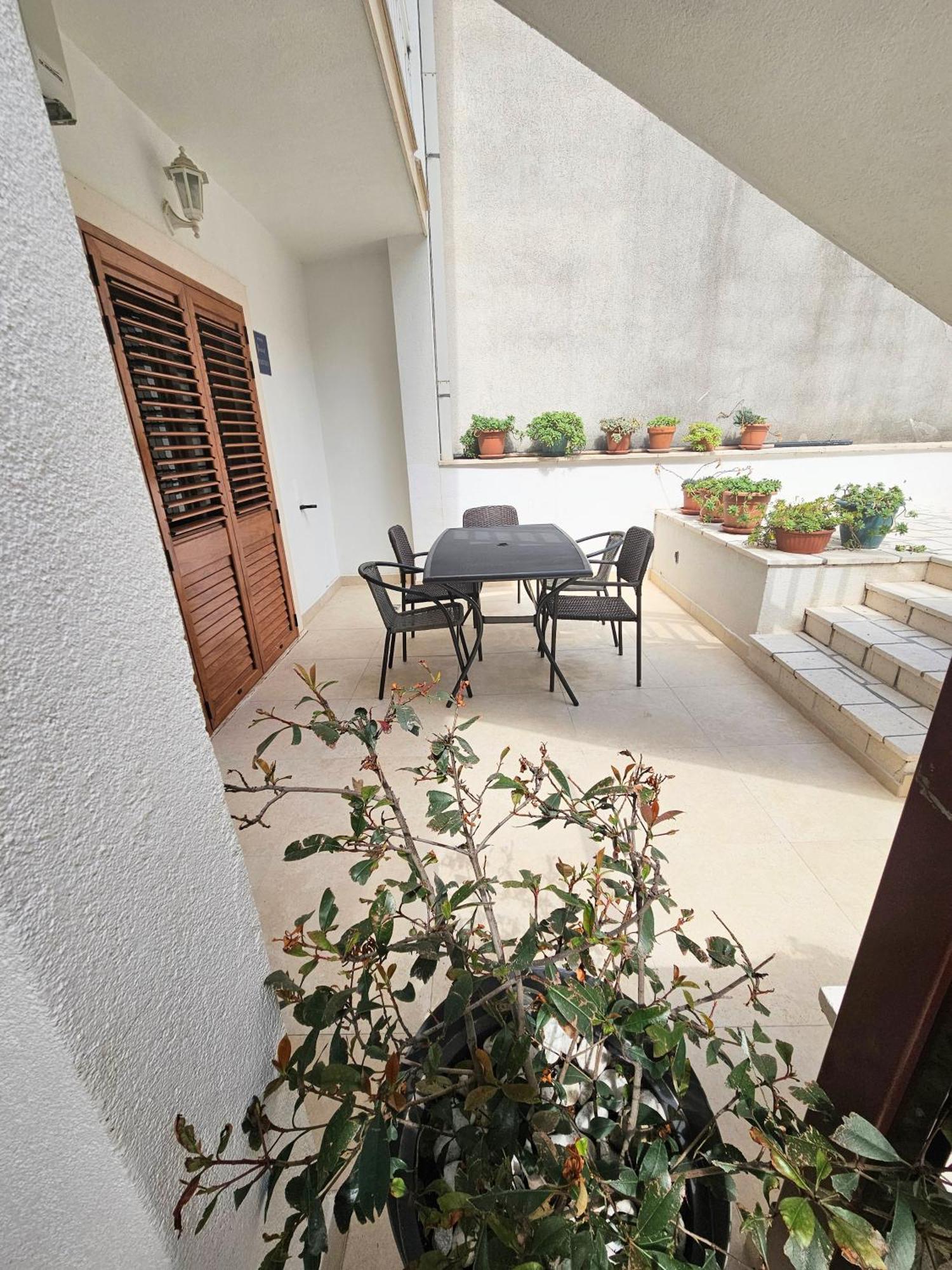 Apartmani Majic มาคาร์สกา ภายนอก รูปภาพ